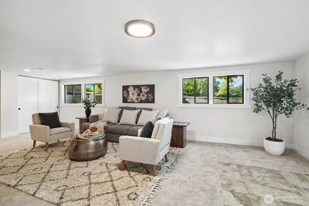 15825 SE 116TH STREET Renton, WA 98059
