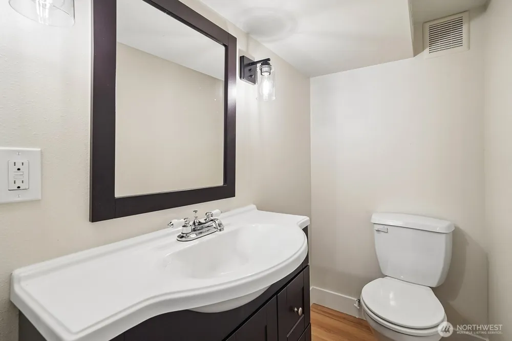 15825 SE 116TH STREET Renton, WA 98059