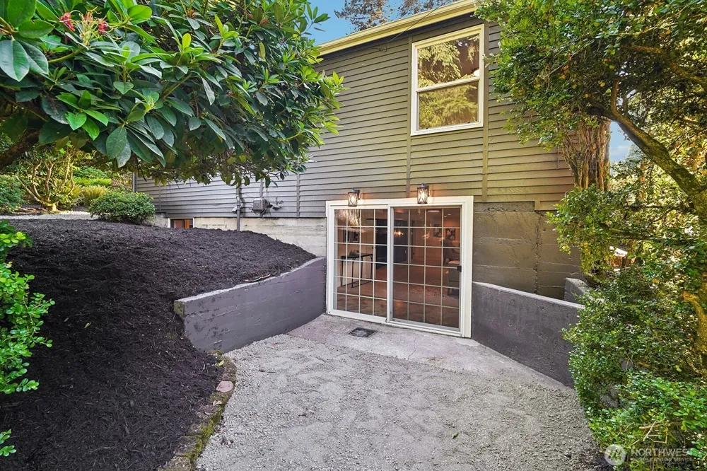 15825 SE 116TH STREET Renton, WA 98059