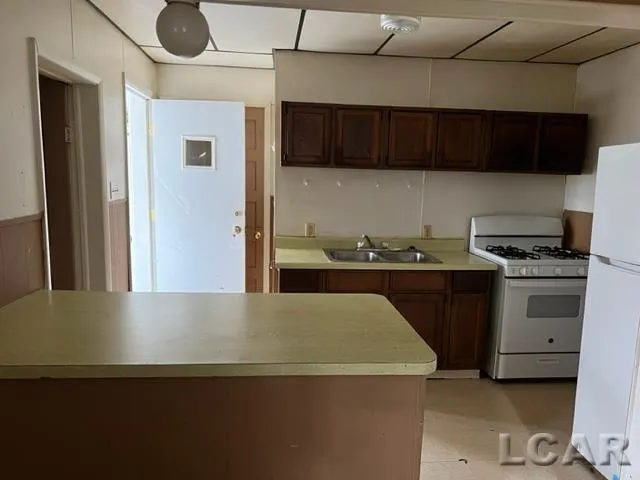 402 S Winter Street Adrian City, MI 49221