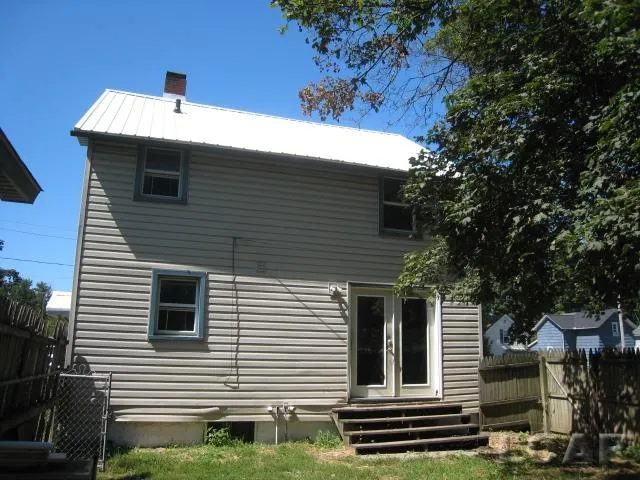 524 Ormsby Street Adrian City, MI 49221