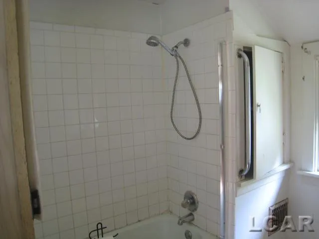 524 Ormsby Street Adrian City, MI 49221