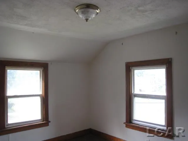 524 Ormsby Street Adrian City, MI 49221