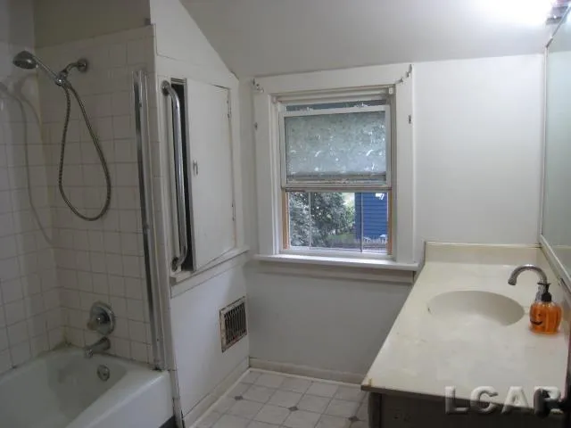 524 Ormsby Street Adrian City, MI 49221