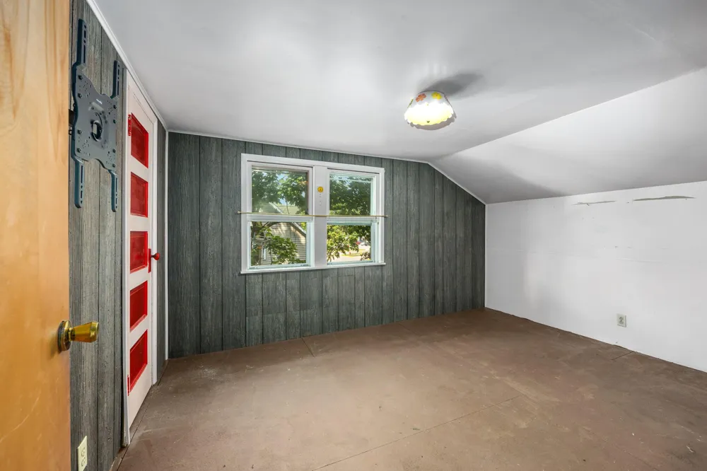 122 E Elm Street Carson City City, MI 48811
