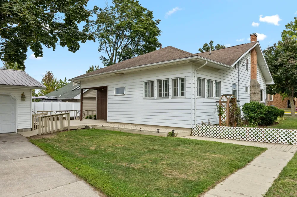 122 E Elm Street Carson City City, MI 48811