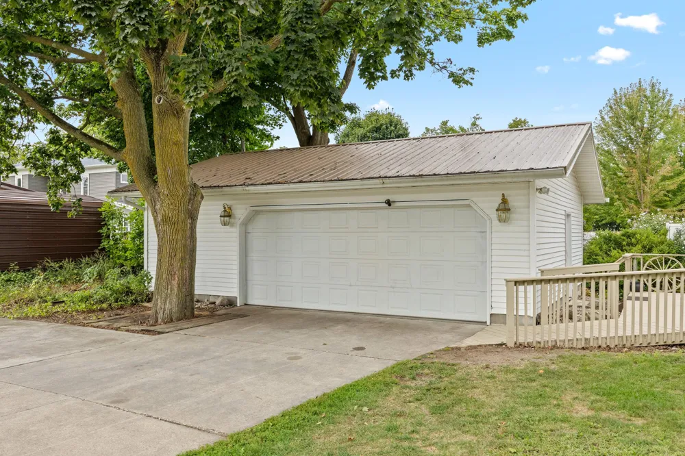 122 E Elm Street Carson City City, MI 48811