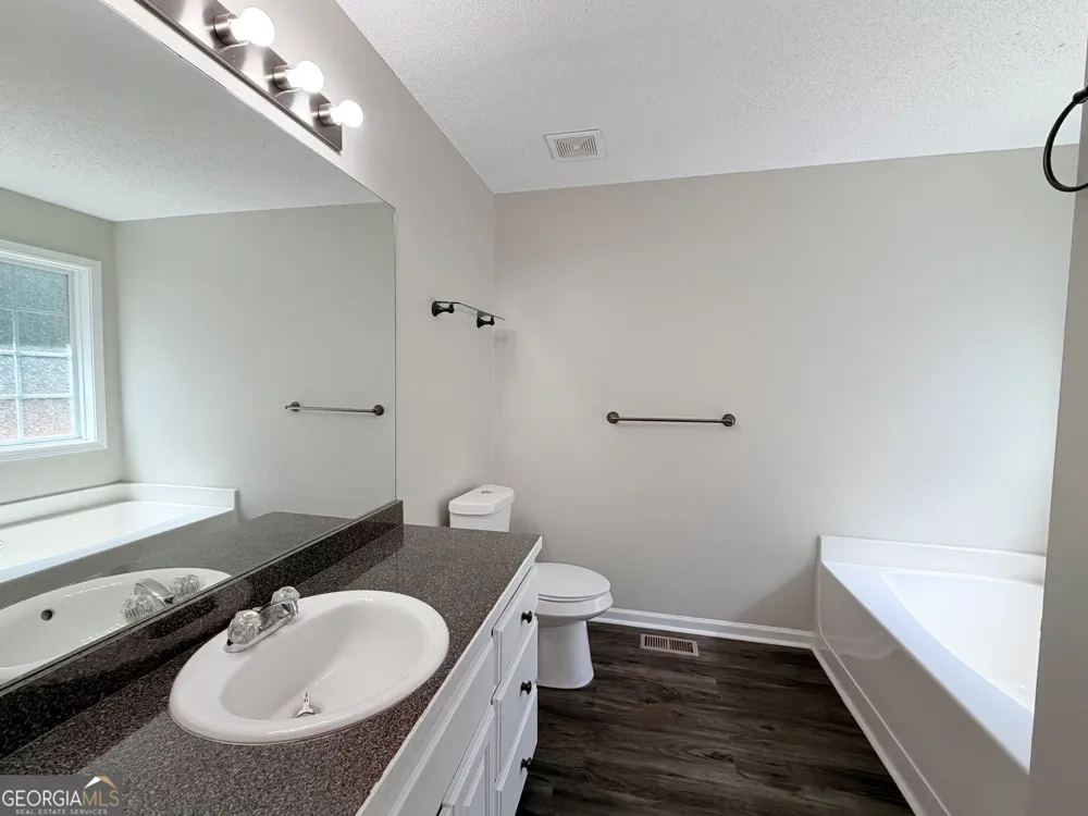 11 Woodvine CT White, GA 30184