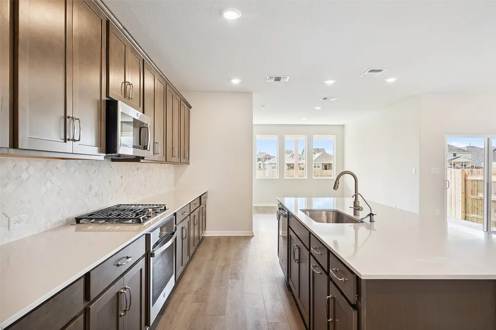 127 Arlington Park Loop Hutto, TX 78634