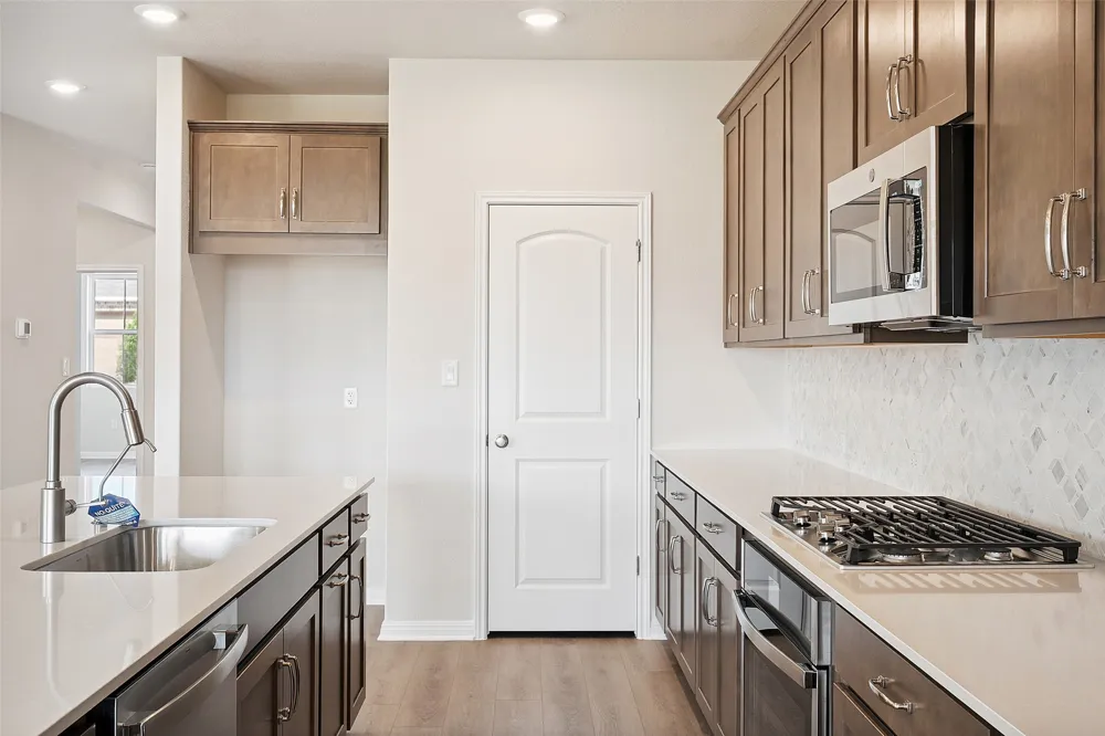 127 Arlington Park Loop Hutto, TX 78634