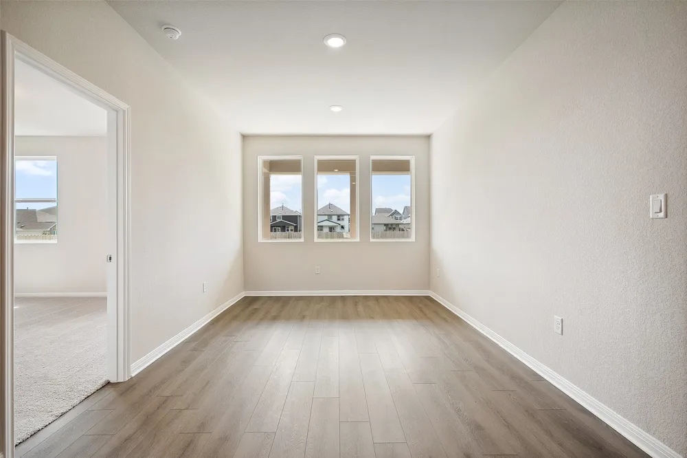 127 Arlington Park Loop Hutto, TX 78634