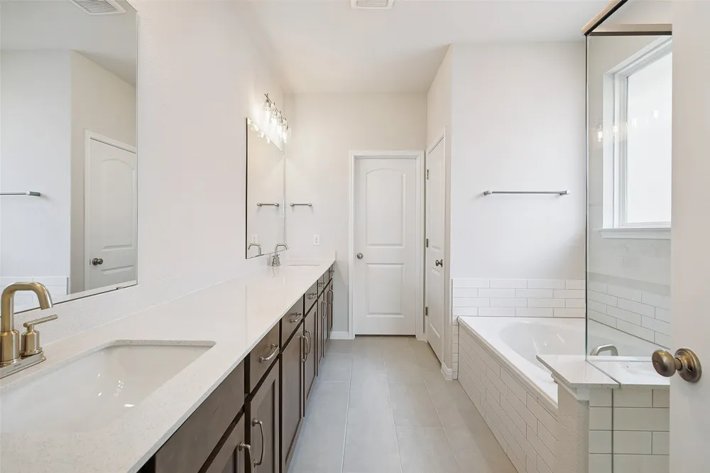127 Arlington Park Loop Hutto, TX 78634