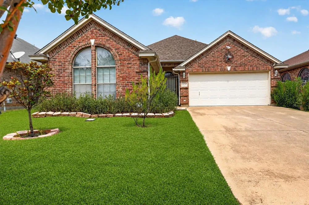 8955 River Falls Drive Fort Worth, TX 76118