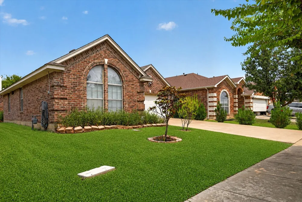 8955 River Falls Drive Fort Worth, TX 76118