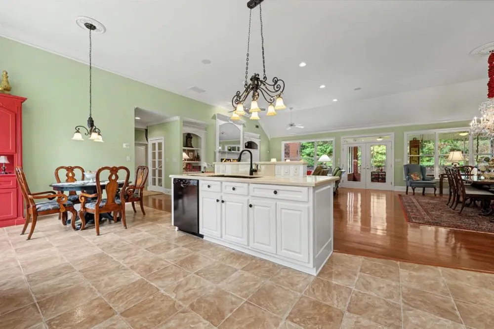 272 Glen Lake Drive Hoschton, GA 30548