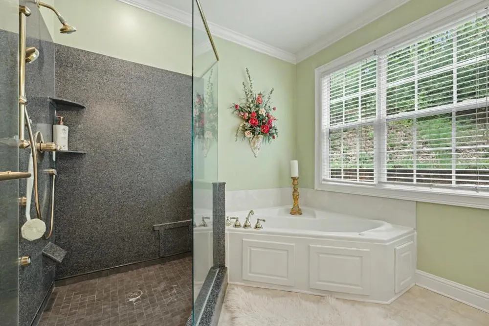272 Glen Lake Drive Hoschton, GA 30548