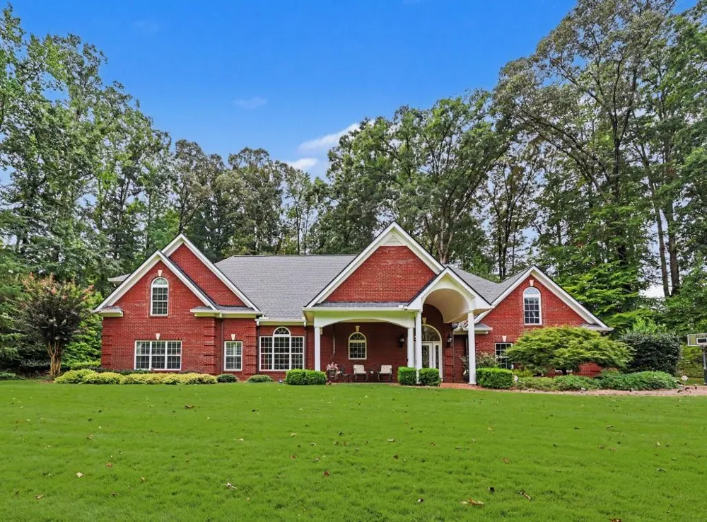 272 Glen Lake Drive Hoschton, GA 30548