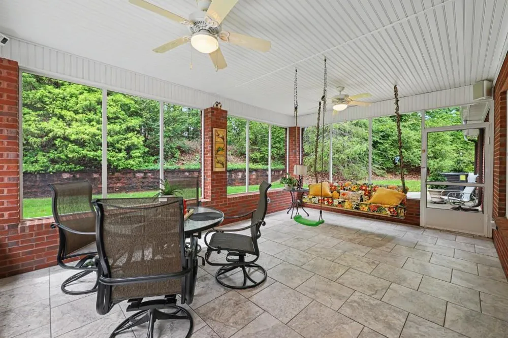 272 Glen Lake Drive Hoschton, GA 30548