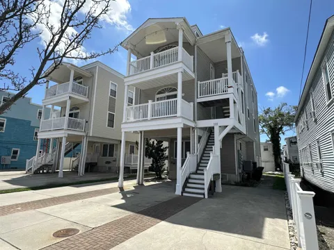 122 E Schellenger Avenue