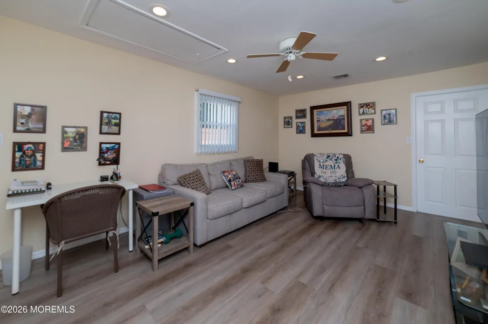 46 Deborah Lane Aberdeen, NJ 07747
