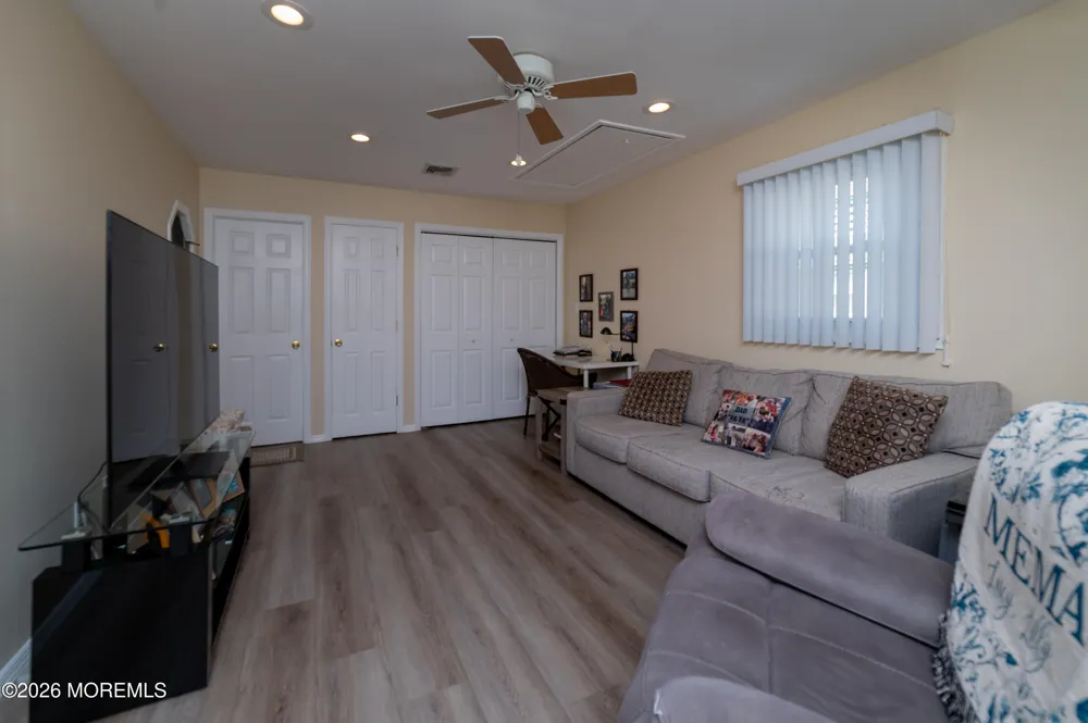 46 Deborah Lane Aberdeen, NJ 07747