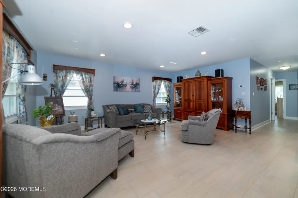 46 Deborah Lane Aberdeen, NJ 07747