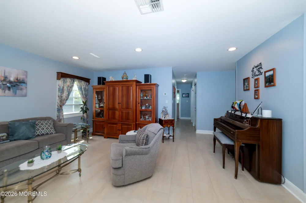 46 Deborah Lane Aberdeen, NJ 07747