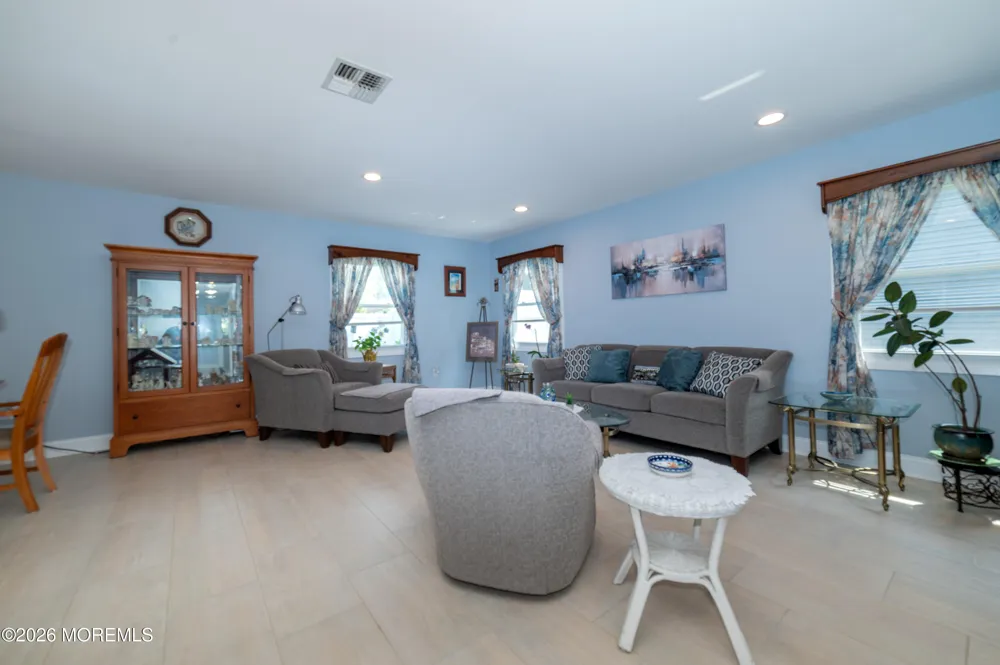 46 Deborah Lane Aberdeen, NJ 07747