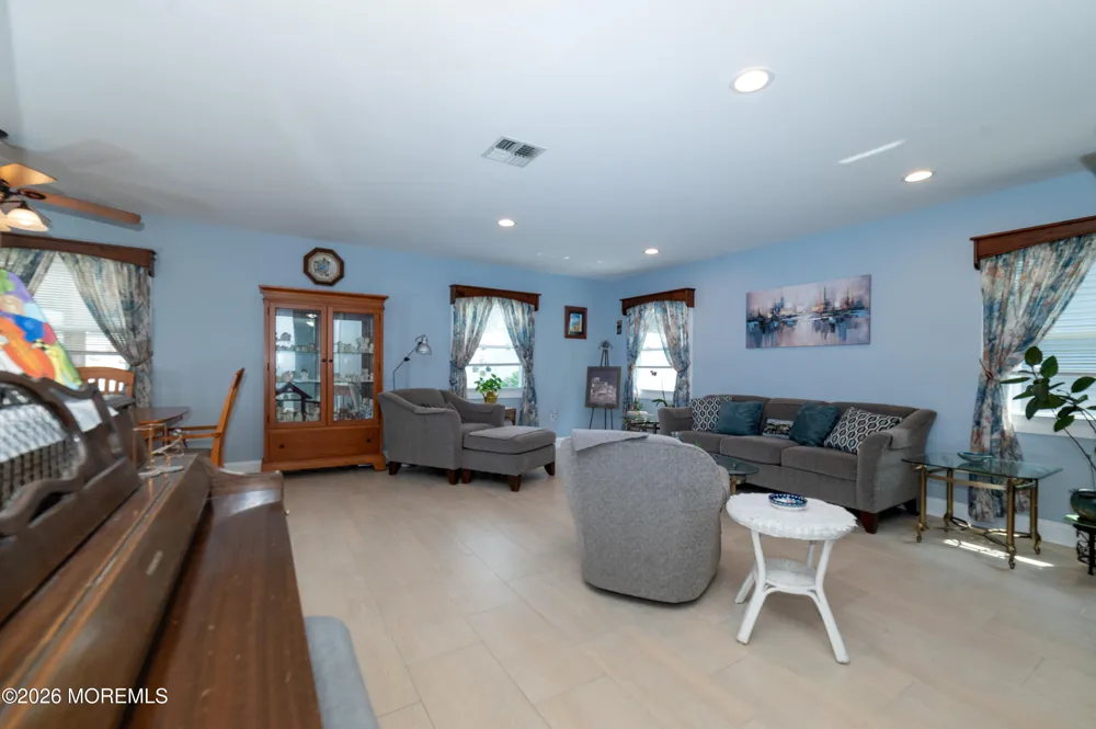 46 Deborah Lane Aberdeen, NJ 07747