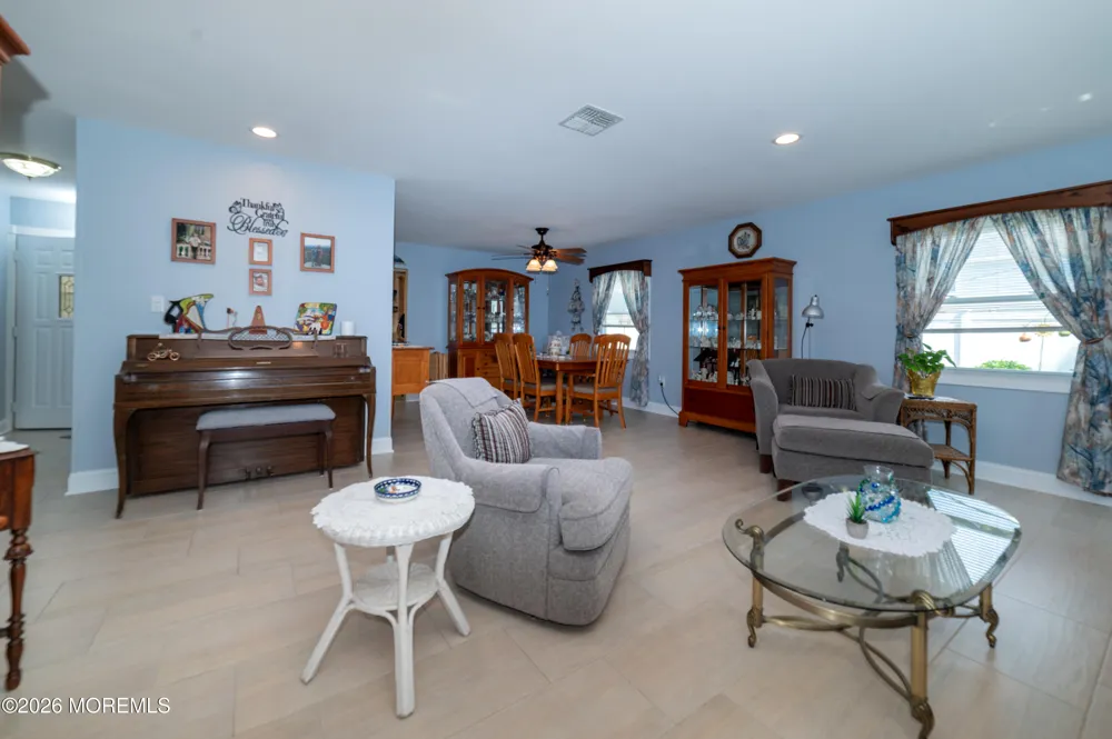 46 Deborah Lane Aberdeen, NJ 07747