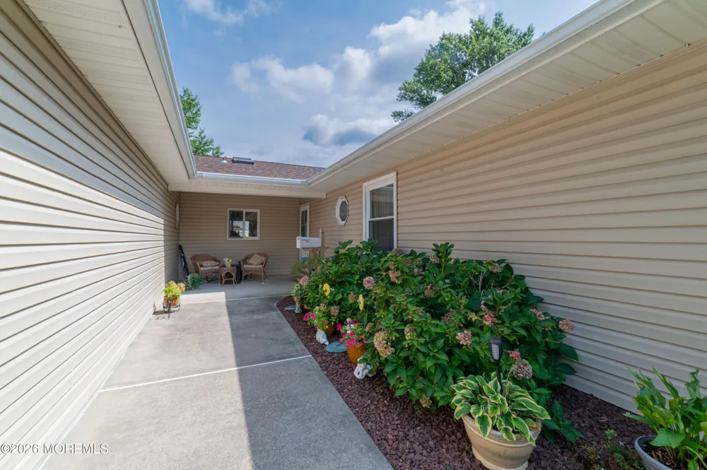 46 Deborah Lane Aberdeen, NJ 07747