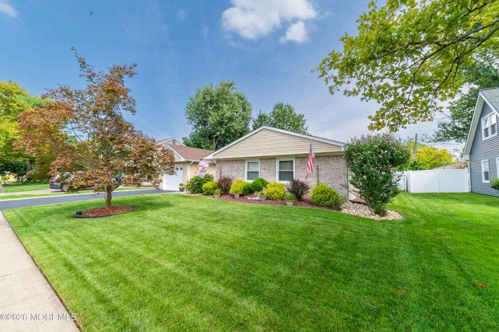 46 Deborah Lane Aberdeen, NJ 07747