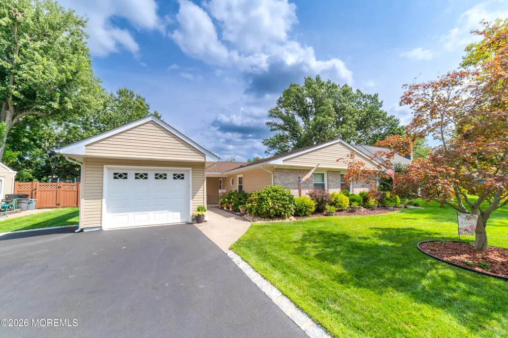 46 Deborah Lane Aberdeen, NJ 07747