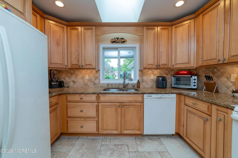 46 Deborah Lane Aberdeen, NJ 07747
