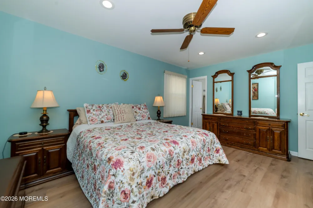 46 Deborah Lane Aberdeen, NJ 07747