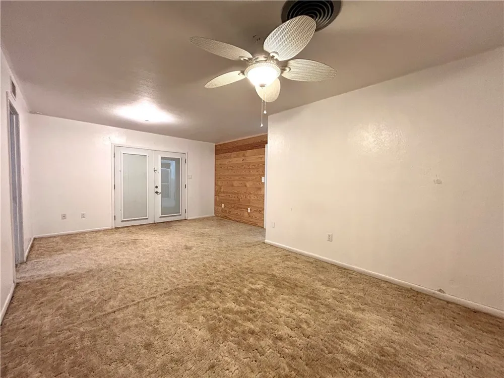 848 Oak Avenue Rockport, TX 78382