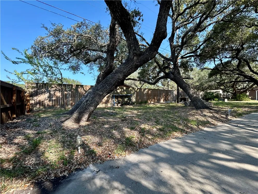 848 Oak Avenue Rockport, TX 78382