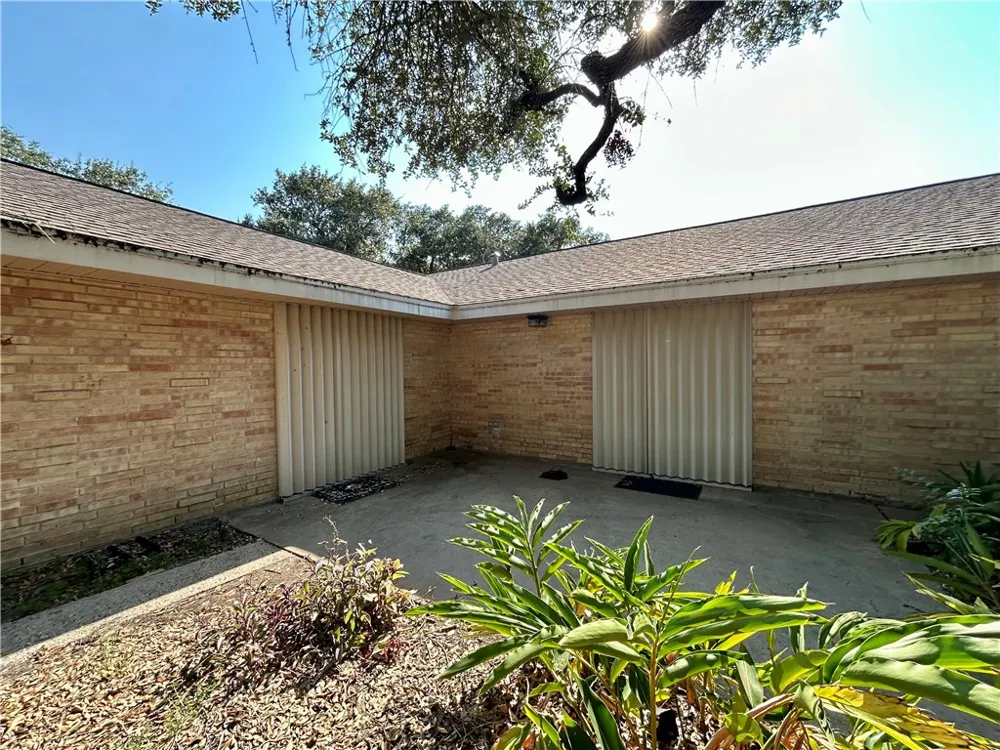 848 Oak Avenue Rockport, TX 78382