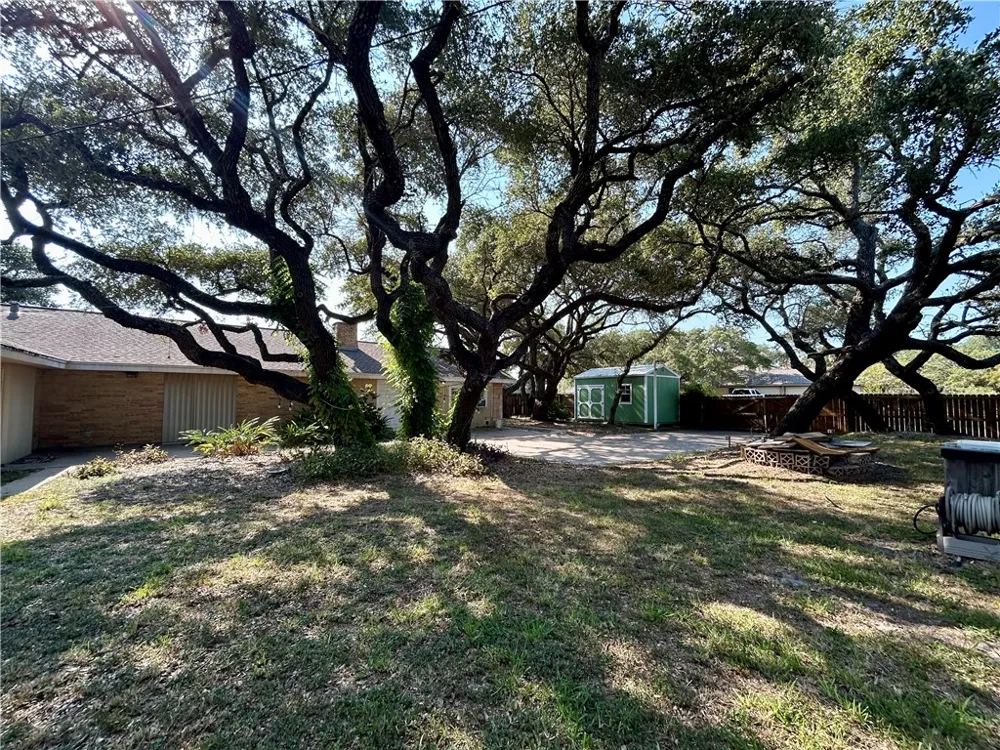 848 Oak Avenue Rockport, TX 78382