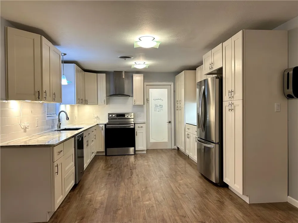 848 Oak Avenue Rockport, TX 78382