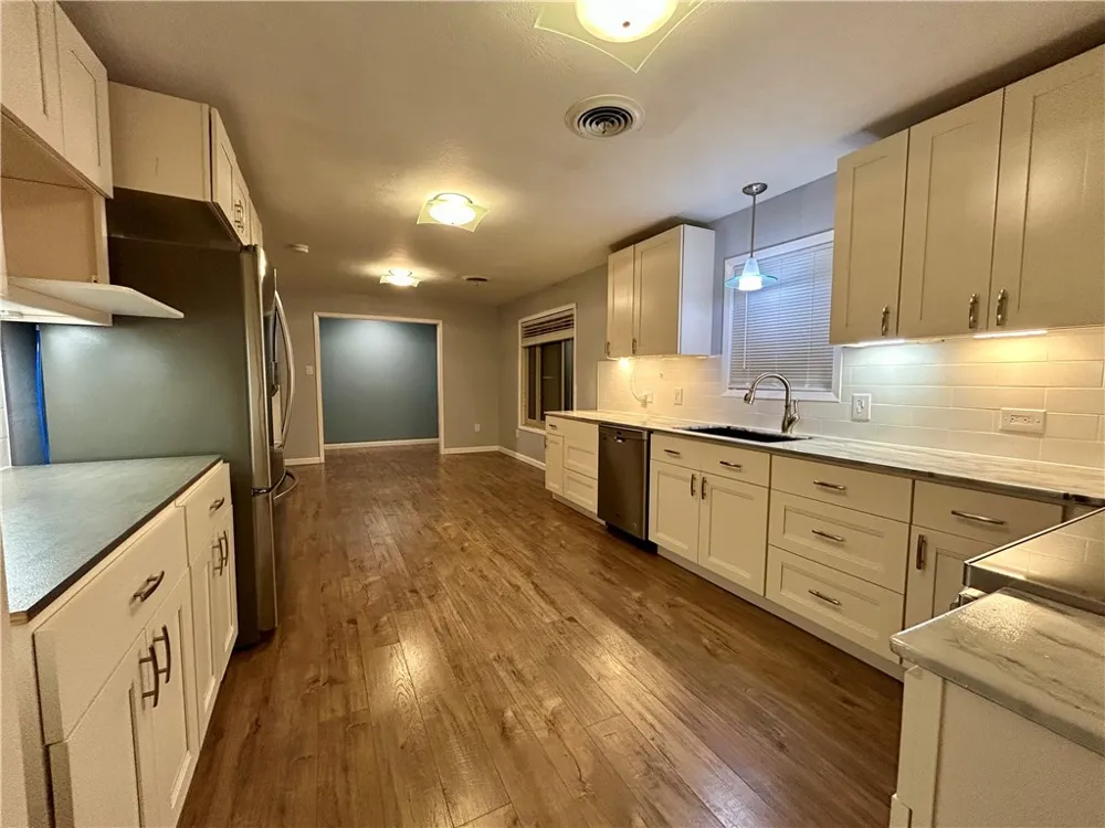 848 Oak Avenue Rockport, TX 78382