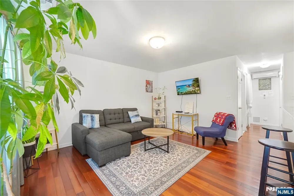 44 Coriander Way 44 Englewood, NJ 07631