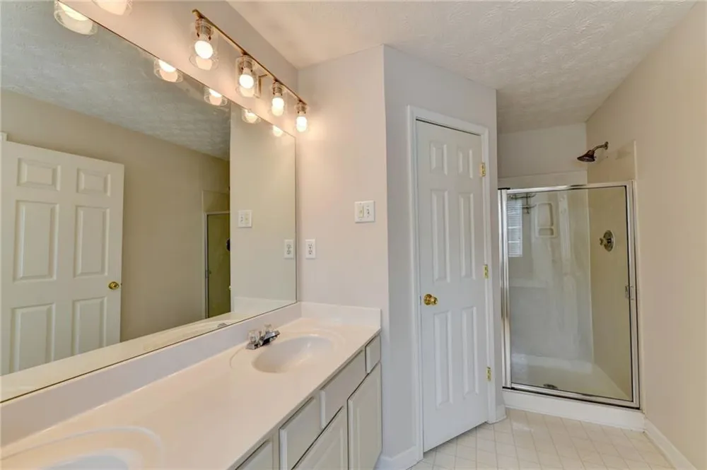 2303 Oak Glenn Circle Duluth, GA 30096