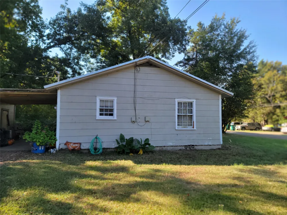 516 Elm New Boston, TX 75570