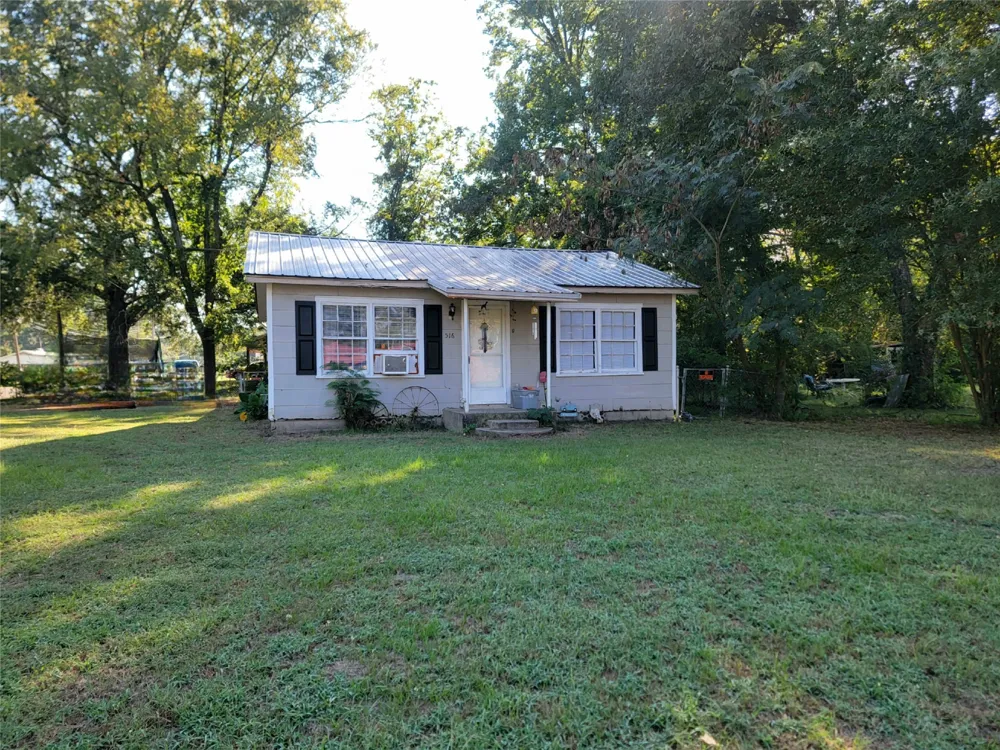 516 Elm New Boston, TX 75570