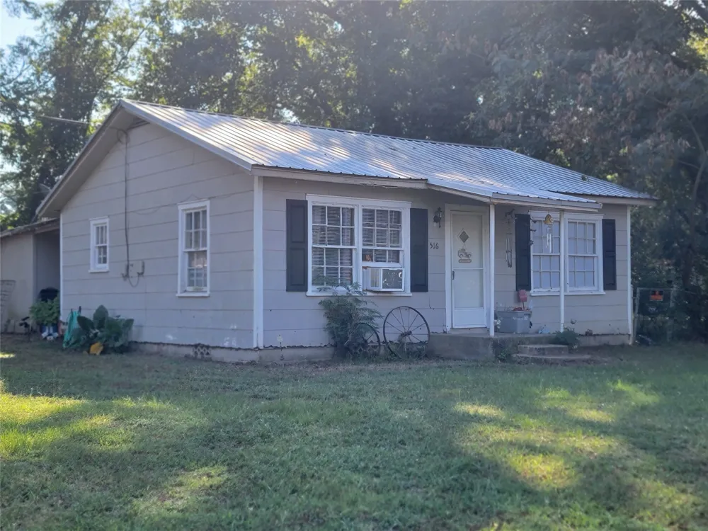 516 Elm New Boston, TX 75570