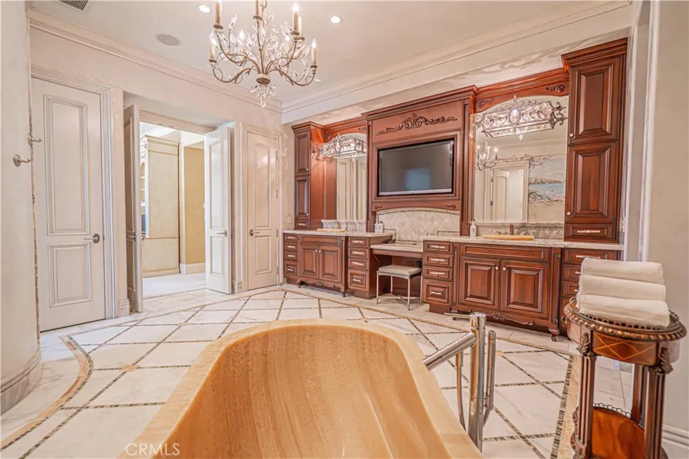 25561 Oak Savannah Court Valencia, CA 91381