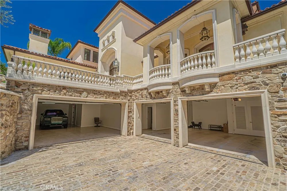 25561 Oak Savannah Court Valencia, CA 91381