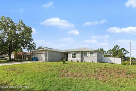 560 Topeka Road SW