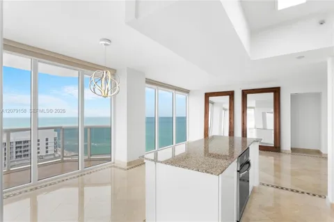 4779 Collins Ave #2707